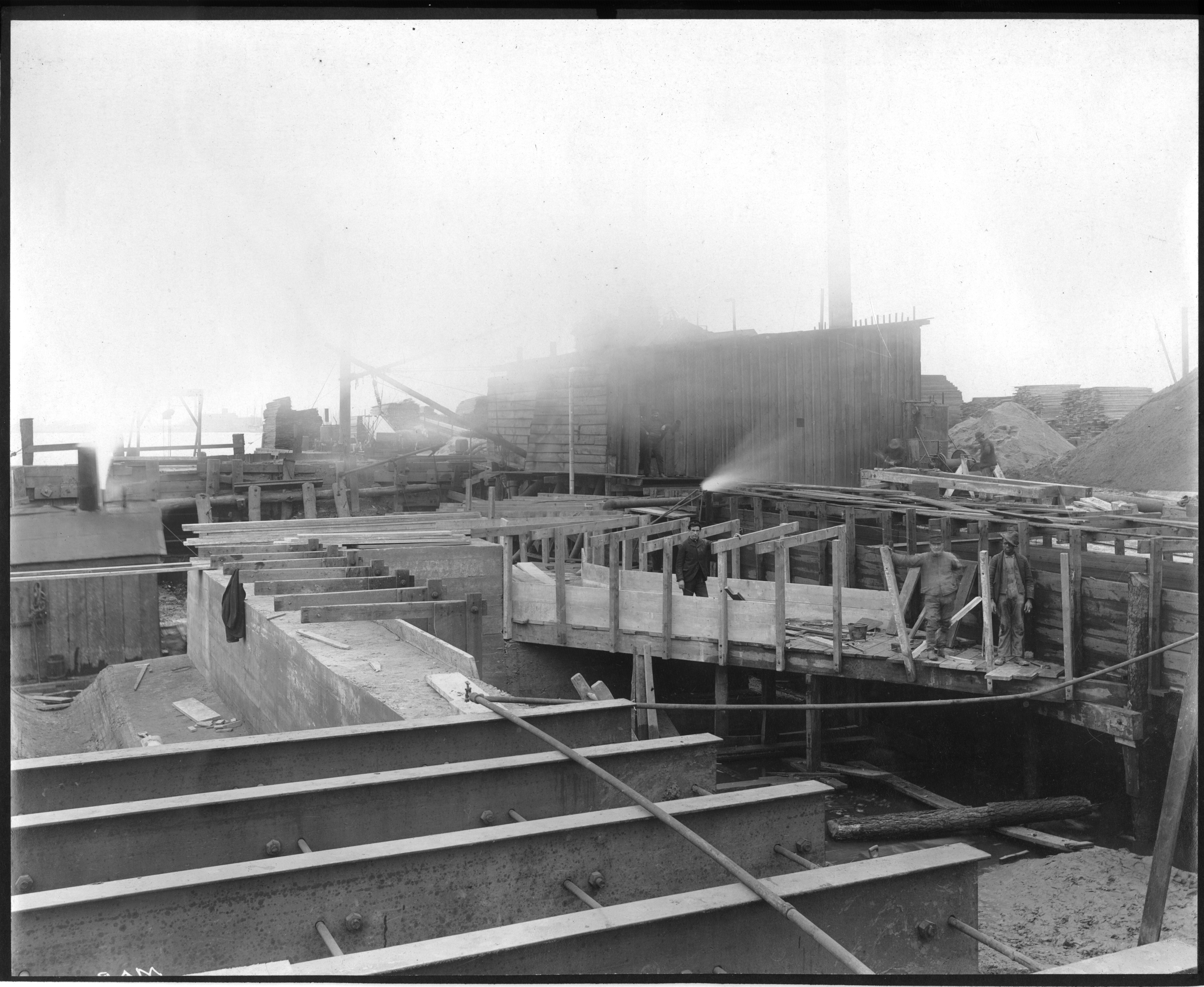 Beams over the sewer, looking toward the Delaware River, March 15, 1902